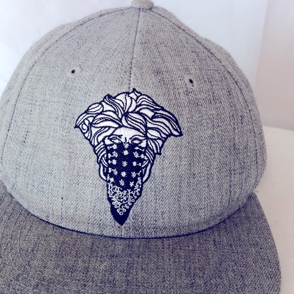 CROOKS & CASTLES Men’s black and gray woven SnapBack Medusa cap. One Size. - Picture 2 of 8